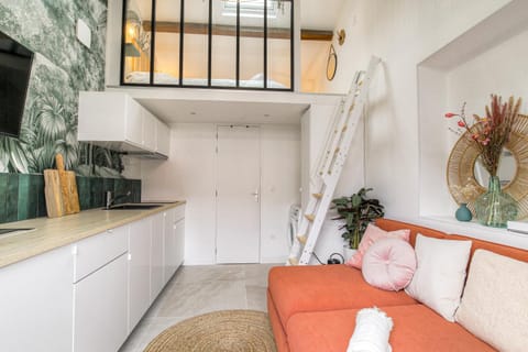 Kitchen or kitchenette, Living room, Seating area