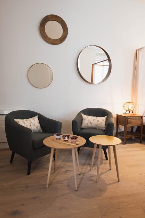 Living room, Seating area
