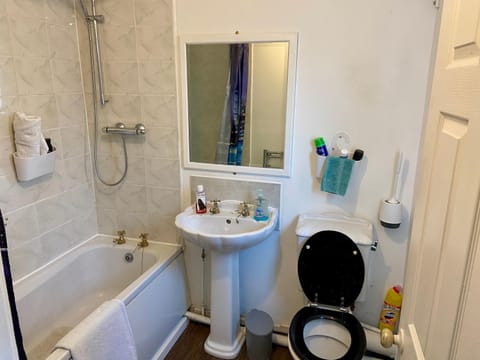 Shower, Toilet, Bathroom, Bath