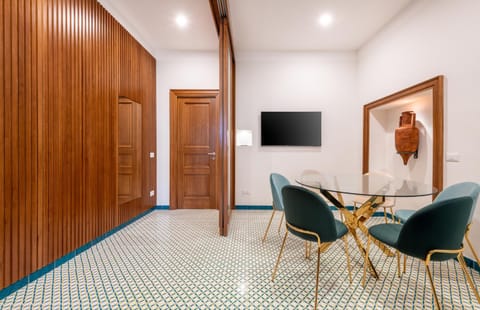 TV and multimedia, Living room, Seating area, Dining area