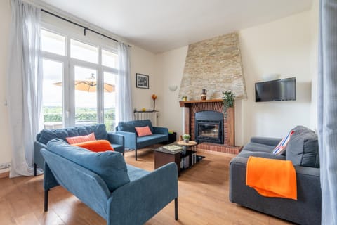 Appart 10personnes Terrasse vue Loire, Parkings Voitures Vélos,10min Centre Blois,40min Zoo Beauval Apartment in Blois