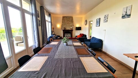 Appart 10personnes Terrasse vue Loire, Parkings Voitures Vélos,10min Centre Blois,40min Zoo Beauval Apartment in Blois