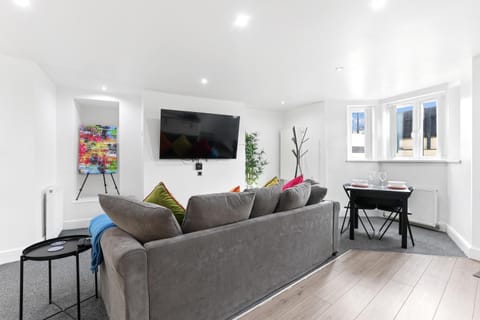 Communal lounge/ TV room, TV and multimedia, Living room, Seating area, Dining area