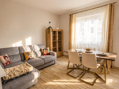 Living room, Dining area, Breakfast, Dinner