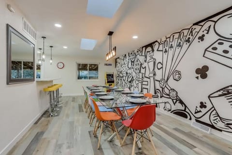 Seating area, Dining area