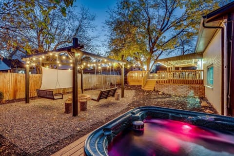 Patio, Natural landscape, Garden, Hot Tub