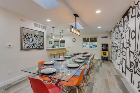 Seating area, Dining area