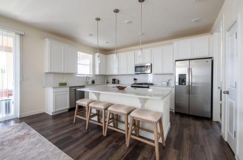 Kitchen or kitchenette, Dining area, dishwasher, oven, stove, toaster