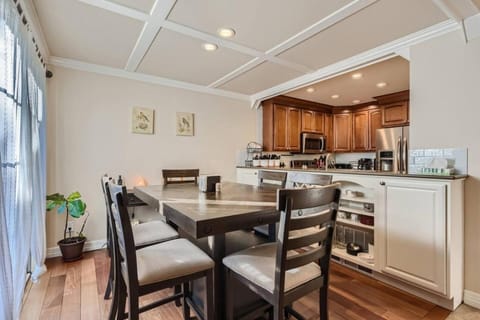 Kitchen or kitchenette, Dining area, dishwasher, oven, stove