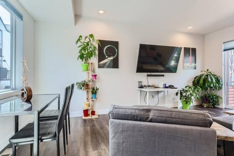 TV and multimedia, Kitchen or kitchenette, Living room, Dining area