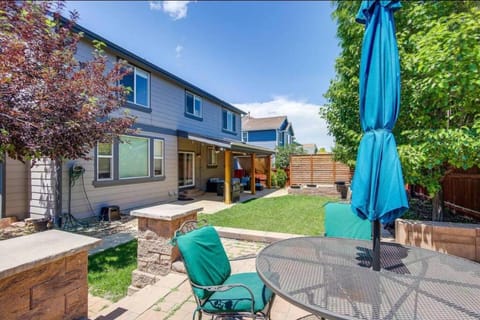 Patio, Dining area, Garden view, sunbed