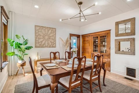 Seating area, Dining area