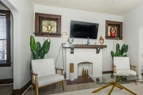 Private Gym • 2BR • Modern Condo Downtown Apartment in Saint Louis