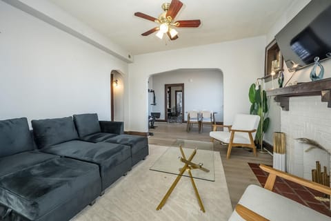 Private Gym • 2BR • Modern Condo Downtown Apartment in Saint Louis