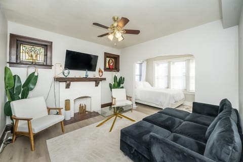 Private Gym • 2BR • Modern Condo Downtown Apartment in Saint Louis