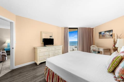 Bed, TV and multimedia, Bedroom