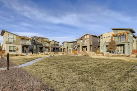 Property building, Neighbourhood