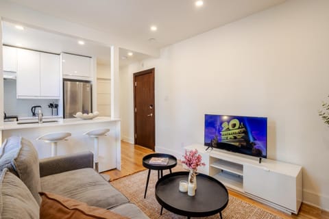 TV and multimedia, Kitchen or kitchenette, Living room, Decorative detail, Seating area, heating, internet, air conditioner