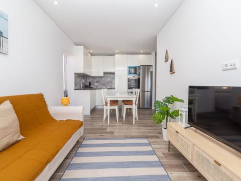 Communal lounge/ TV room, TV and multimedia, Kitchen or kitchenette, Seating area, Dining area