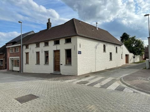 Property building, Neighbourhood, Street view, Location
