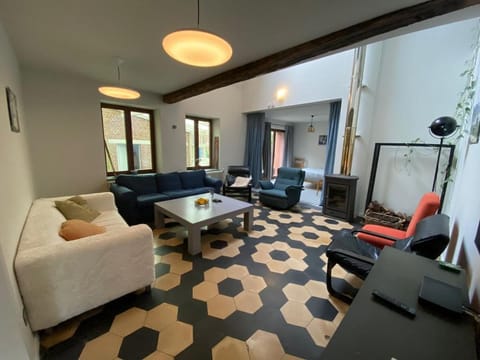 Communal lounge/ TV room, TV and multimedia, Living room, Seating area