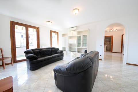 Living room, Internal: Not applicable to any particular room