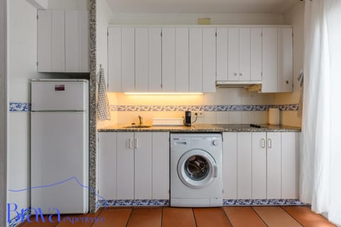 Coffee/tea facilities, storage, stove, washing machine, kitchen