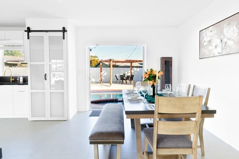 Dining area, Swimming pool