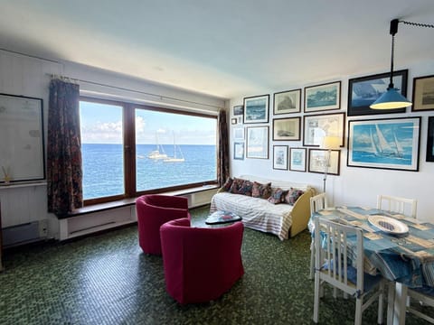 Living room, Dining area, Sea view, Street view, internet