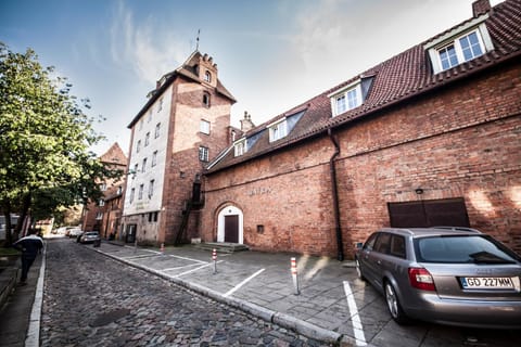 Property building, Facade/entrance, View (from property/room), Floor plan, Food, Landmark view