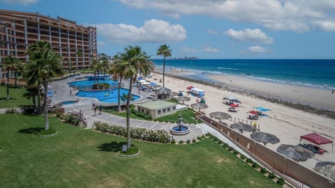 Property building, Day, Bird's eye view, Beach, Sea view, Swimming pool, Swimming pool, sunbed