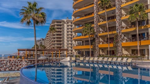 Property building, Day, Swimming pool, Swimming pool, sunbed