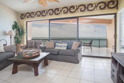 View (from property/room), Balcony/Terrace, Living room, Seating area, Sea view