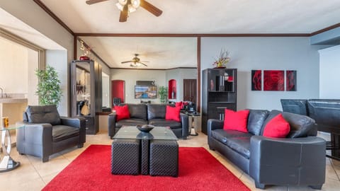 Living room, Seating area