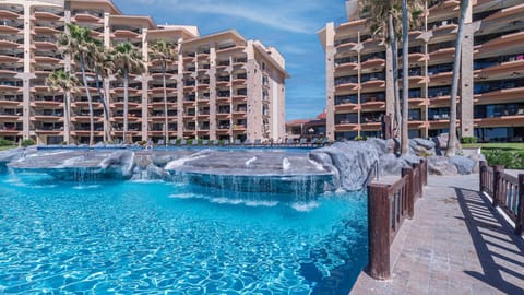 Property building, Day, Balcony/Terrace, Swimming pool