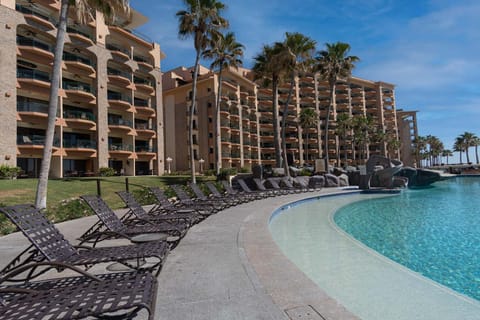 Property building, Day, Swimming pool, sunbed