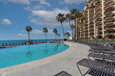 Property building, Day, Swimming pool, sunbed