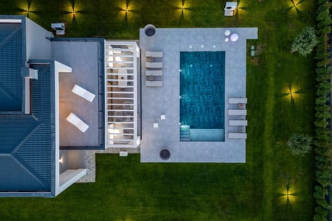 Property building, Garden, Garden view, Pool view, Swimming pool