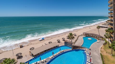 Property building, Day, Bird's eye view, Beach, Sea view, Swimming pool, Swimming pool, sunbed