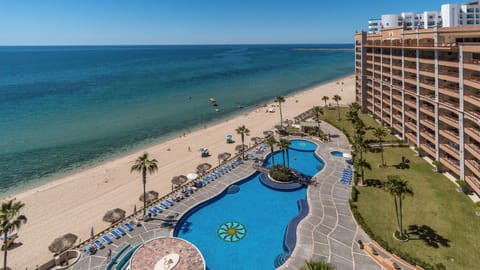 Property building, Day, Bird's eye view, Beach, Sea view, Swimming pool, sunbed