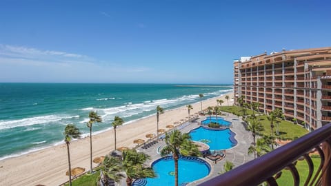 Property building, Day, Balcony/Terrace, Beach, Sea view, Swimming pool