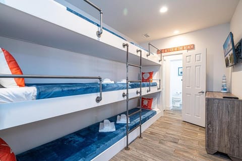 Private Beach, Heated Pool, Gulf Beach Front House in Sunnyside