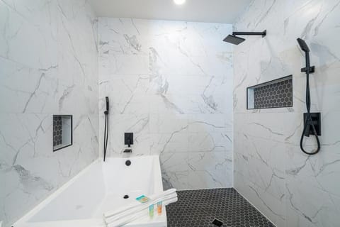 Private Beach, Heated Pool, Gulf Beach Front House in Sunnyside