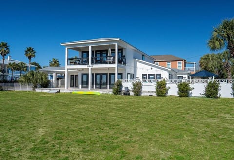 Private Beach, Heated Pool, Gulf Beach Front House in Sunnyside