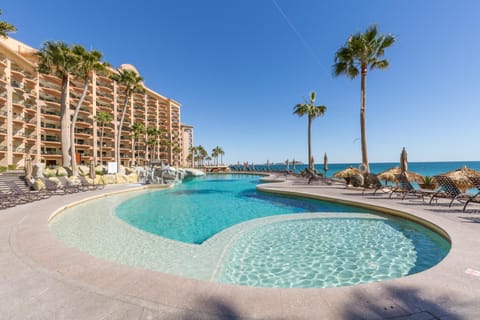 Property building, Sea view, Swimming pool, sunbed