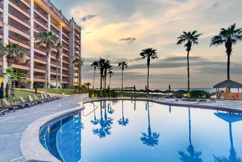 Property building, Day, Swimming pool, Swimming pool, sunbed