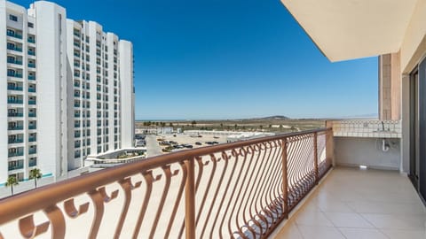Property building, Day, Balcony/Terrace, City view