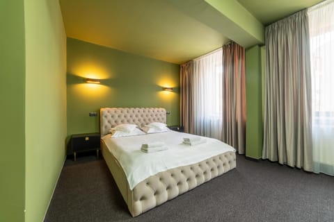Bed, Photo of the whole room, towels
