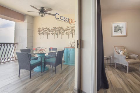 Balcony/Terrace, Living room, Seating area, Dining area