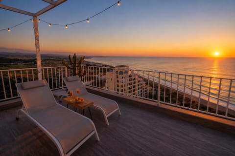 Balcony/Terrace, Sea view, Sunrise, sunbed